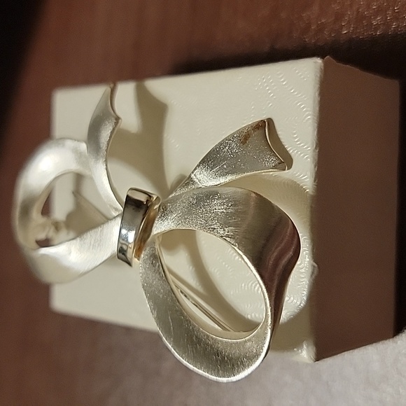 Silver Tone Large Christmas Ribbon Bow Metal Brooch Pin Holiday Vintage? Costume - Picture 13 of 16
